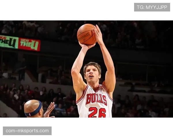 佩恩10中9三分8中8轰32分10助，76人后卫迎爆发之夜